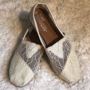 Tom’s Classic White Lace